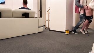 The delivery guy came and the wife gave him a blowjob