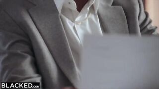 The blonde is crazy about her BFF's boss, she just wants his attention