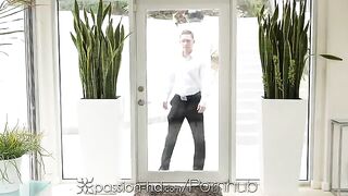 Real estate agent fucks to sell the expensive house