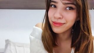 Skinny babe Julie Oliver guides you to a delicious orgasm with her toy