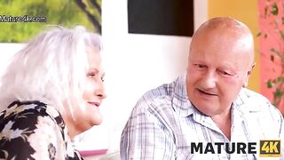 A mature woman seduced a guy and got caught by her husband, wild scene