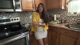 My stepmom's big ass splashes me with her juices in the kitchen