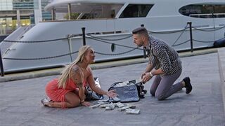 A British girl agreed to have sex for one million dollars with a stranger