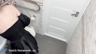 First night sex in the toilet with a guy after the first date