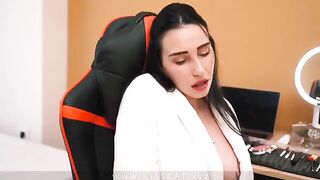 A stepmom gets her cunt filled with cum by a virgins sperm