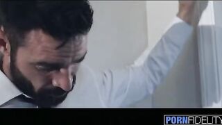 The perfect housewife Anna Bell Peaks gets a good fuck