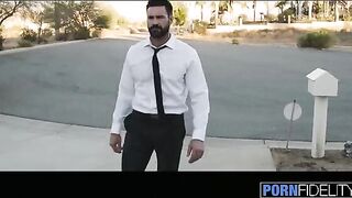 The perfect housewife Anna Bell Peaks gets a good fuck