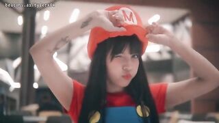 The exhibitionist adventure of Super Mario Bros in the cinema