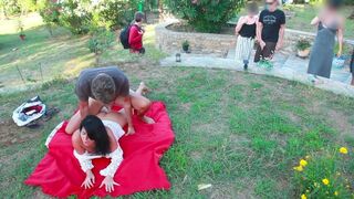 Babe fucks with a stranger on the meadow and gets cum in her pussy and ass