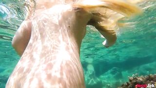 Babe has amazing sex right on the beach with intense passion