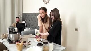 Two girlfriends have a threesome while making Russian syrniki