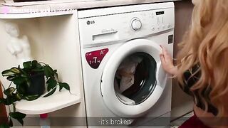 A woman with a big ass got stuck, but received anal creampie
