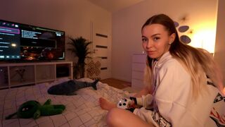 A college girl got fucked and came instead of playing porno