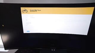 A tourist hired a petite cyclist for a thrilling 60fps experience