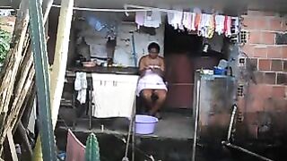 A black beauty did not know about the hidden camera