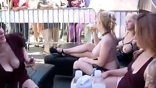 A couple has sex right on the street, without any hesitation