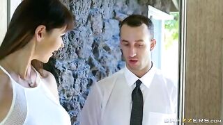 A beautiful woman seduced the noble man and he fucked her hard