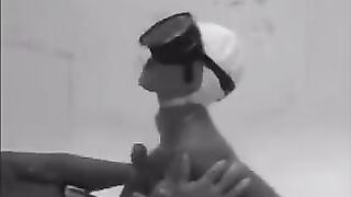 During the diving, she made an aqualangist a blowjob to save him