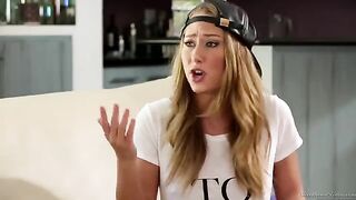 Carter Cruz seduced her friend to have a lesbian sex on the couch