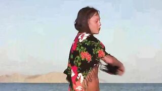 A member shows a girl the secret of the penis