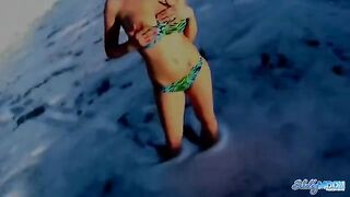 Iraqi actress demonstrates her erotic charm in this video
