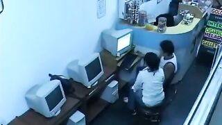 A pervert guy fucked a girl in the Internet cafe webcam show
