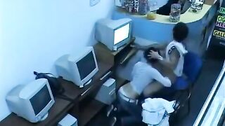 A pervert guy fucked a girl in the Internet cafe webcam show