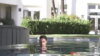 A hot chick has sex with her guy in the swimming pool