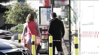 A cunning guy found a way out so as not to part with a girl