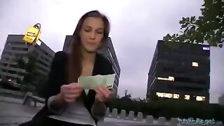 Girl agreed to have sex for money with a complete stranger