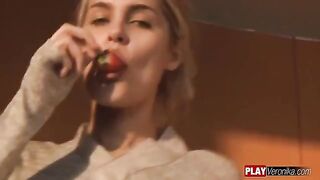 A sweet girl got naked and sat on the penis