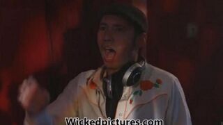 A chick got fucked in the night club, it was just great!