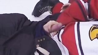 A fan gave the hockey player to fuck her ass