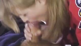 A fan gave the hockey player to fuck her ass