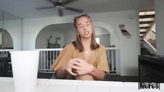 Sex in car ended with a wet finish for the girl