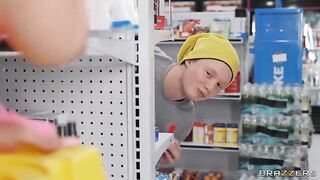 A bodega boy managed to achieve the impossible, as seen in this video