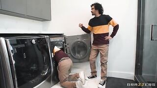 Two look-alike blondies share a steamy MILF threesome