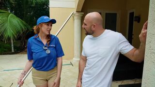 My red-haired MILF pool girl’s amazing ass is a masterpiece of art