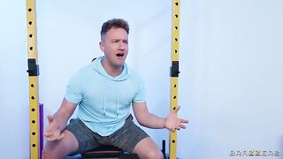 The guy fucks in tit a cute girl from the gym