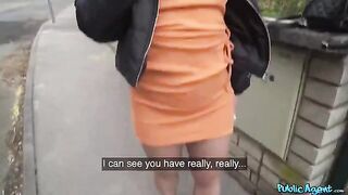 Italian beauty lost her phone on the streets