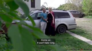 Unexpected sex with a blonde MILF in the car