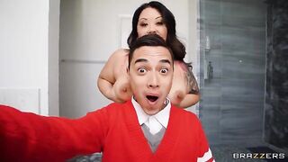 She took a selfie with a guy and now she's begging for his dick