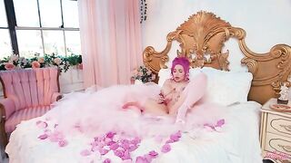 A glamorous life is not only about expensive shopping, but also about quality sex