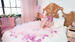 A glamorous life is not only about expensive shopping, but also about quality sex