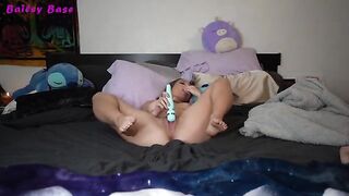 A foot fetish solo girl masturbates with her sexy feet in a captivating video
