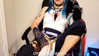 A tiny cosplayer gets caught in a compromising position by Zhongli