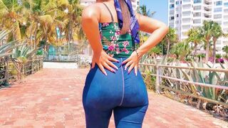 Babe from Colombia shakes her big ass with incredible intensity