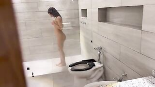 The couple has no shame, they fuck in the shower