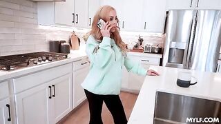 The bimbo is enjoying herself, having a good day in this stunning HD video