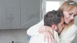 The plumber came to fix the leak, but the housewife was naked